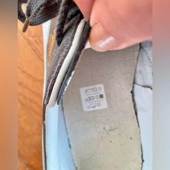 Puma men ‘s  Teal and White Sneakers - Picture 9 of 10